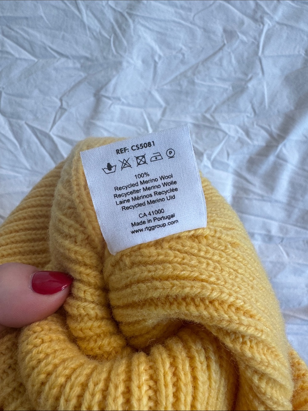 NEW 100% Merino Wool Colorful Standard Beanie Hat in Yellow - Picture 4 of 4